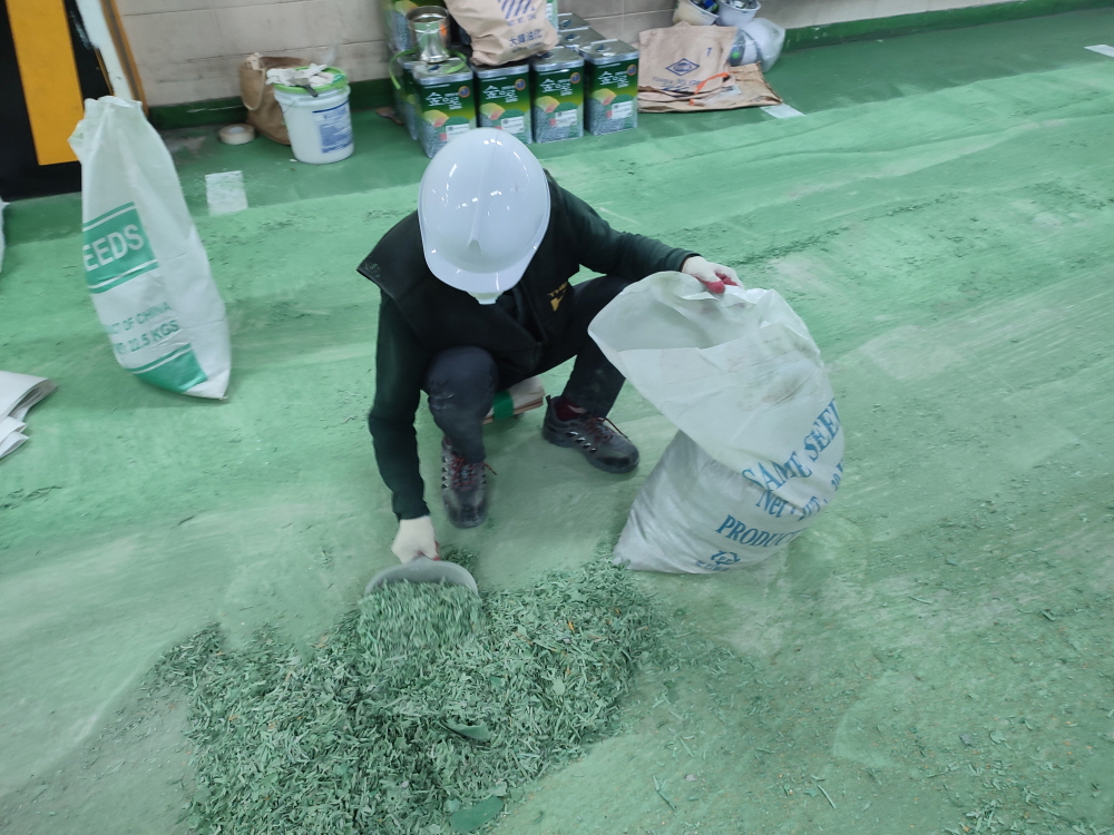 여주 도자기를 닮은 견고함 면처리 콘크리트 하드너 마감 시공